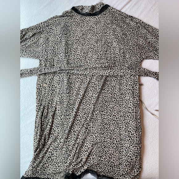 Leopard Modal Lace Trim Robe - Picture 2 of 6